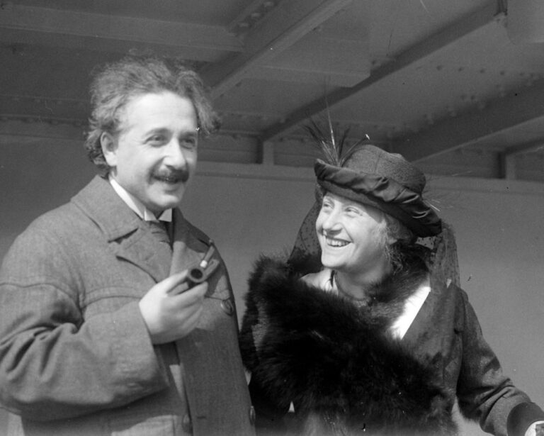Einstein’in Gözümüzden Düşmesine Sebep Karısına İmzalattığı Garip Evlilik Sözleşmesi