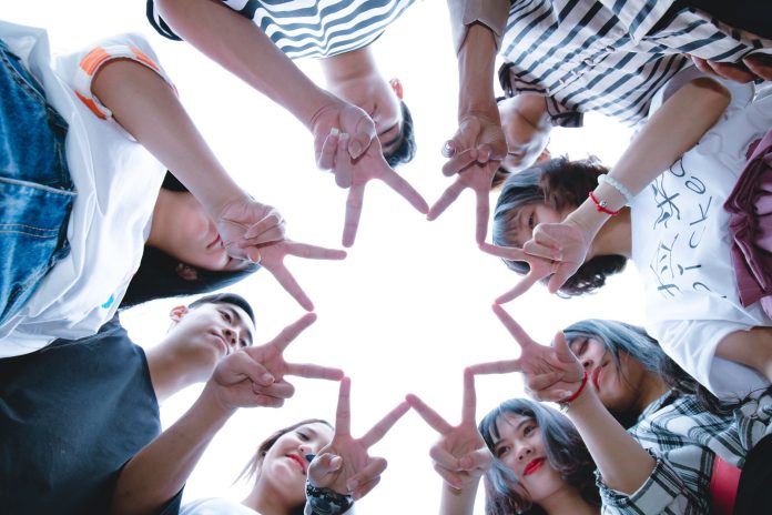 Burcuna Göre En Uyumlu Arkadaşlık Grupları ve Astrolojik Bağlar