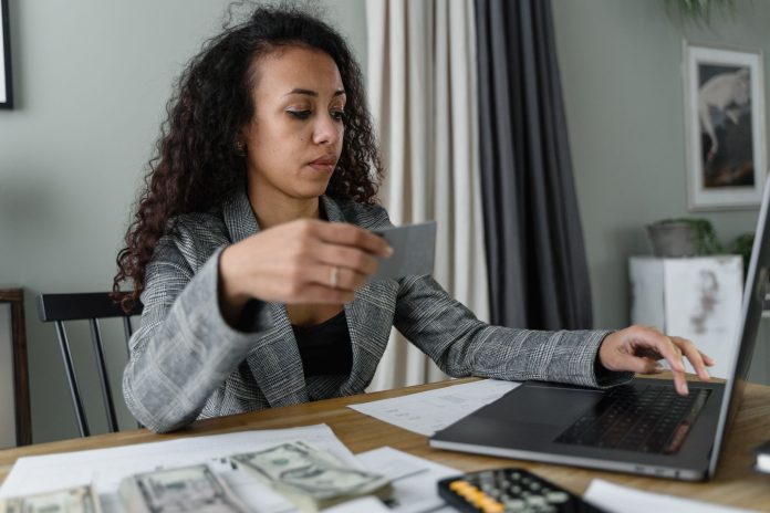 Kadınlar İçin En İyi Bütçe Yönetimi Siteleri: Finansal Özgürlüğe Adım Atın!