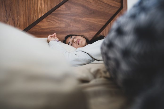 Uyku Sırasında Ter Basması Neden Olur? Gece Terlemelerinin Bilinmeyen Sebepleri