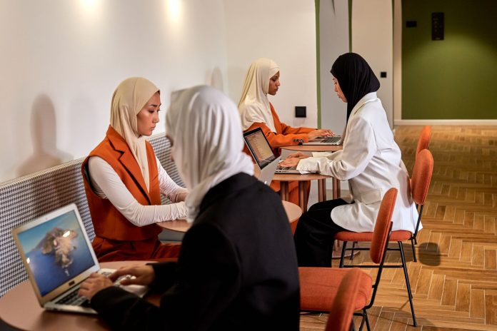 Türkiye'de Kadın Girişimcilik Toplulukları: Güç Birliği ve Başarı Hikayeleri