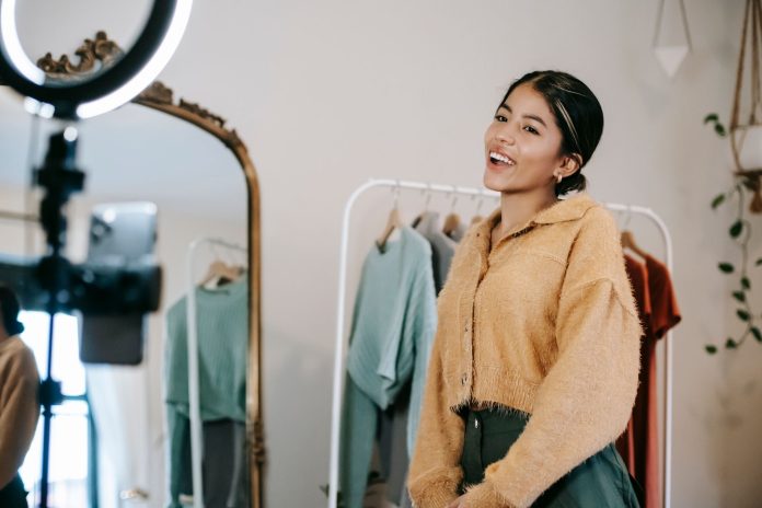 İlham Veren Stilleriyle En İyi Kadın Moda Bloggerları ve Trend Belirleyiciler