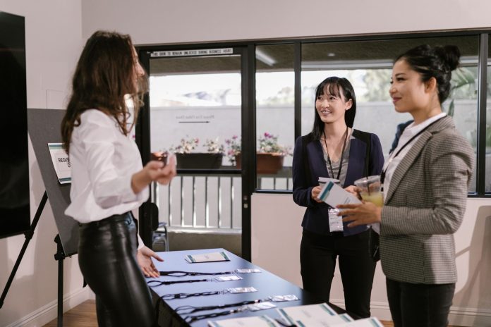 Kadınlar İçin Networking: İş ve Özel Hayatta Güçlü Bağlar Kurma Sanatı