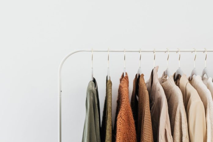 Minimalist Stil Nasıl Oluşturulur? Sade ve Şık Bir Gardırop Rehberi