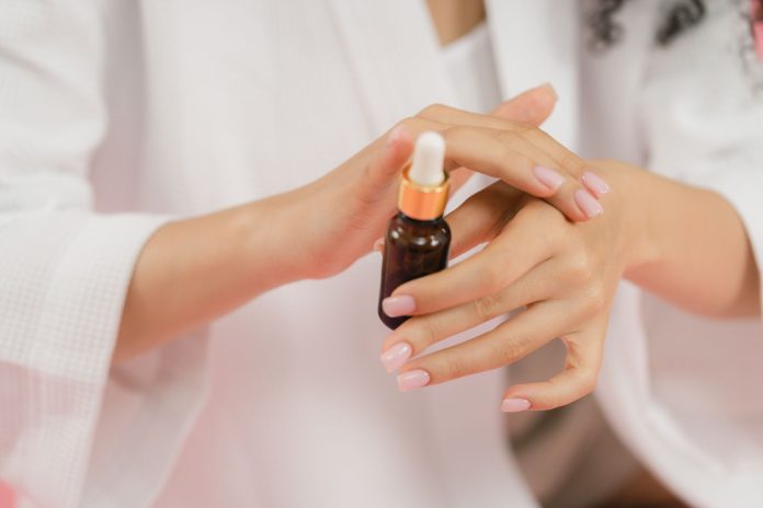 Nemlendirici mi Serum mu? Cilt Bakımında Doğru Kullanım Rehberi