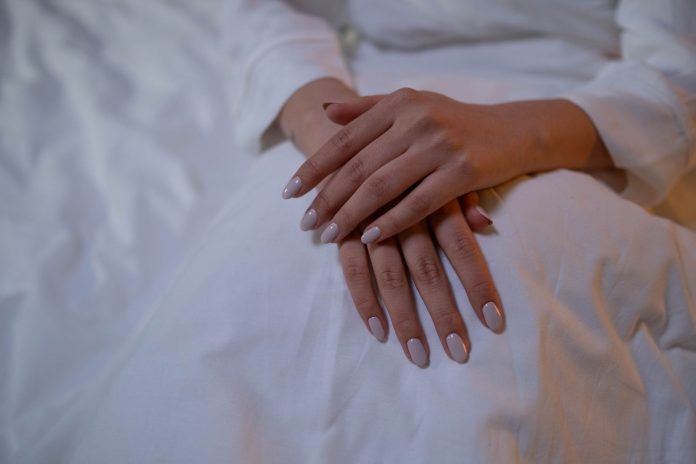 Tırnaklarda Beyaz Noktalar Neden Olur? Leukonychia'nın Sırları ve Tedavi Yolları