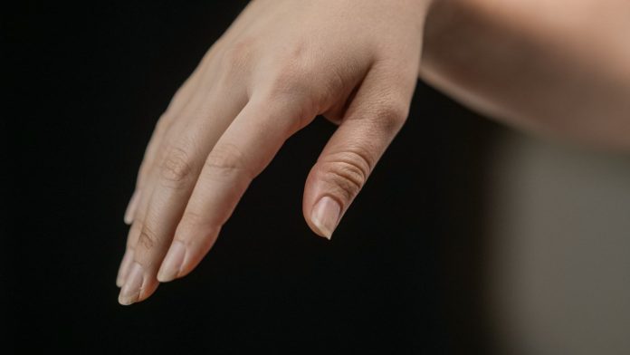Tırnaklarda Çizik ve Oluk Neden Olur? Sağlıklı Tırnaklar İçin İpuçları