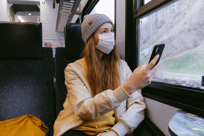 Yalnız Seyahat Eden Kadınlar İçin Güvenli Seyahat Önerileri: Daima Güvende Kalın!
