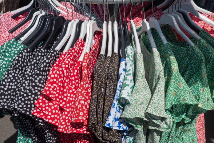 Yazlık Elbise Trendleri: Bu Sezon Gardırobunuzda Neler Olmalı?