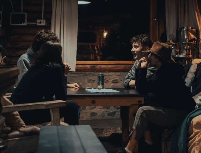 Yeni Arkadaşlıklar Kurmak İçin Nereye Gidilir? Sosyal Çevre Edinme Rehberi