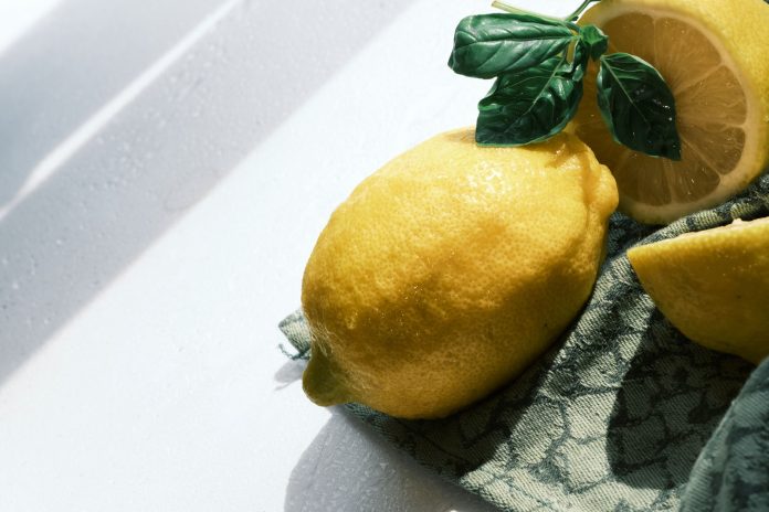 Detoks Etkili Besinler: Cildinizi İçten Beslemenin Yolları ve Işıltılı Bir Cilt İçin İpuçları