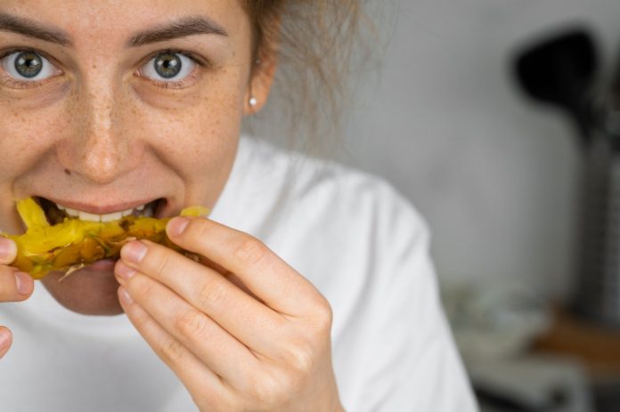 Hamilelikte Ananas Tüketimi: Güvenli mi, Riskli mi? Merak Edilenler
