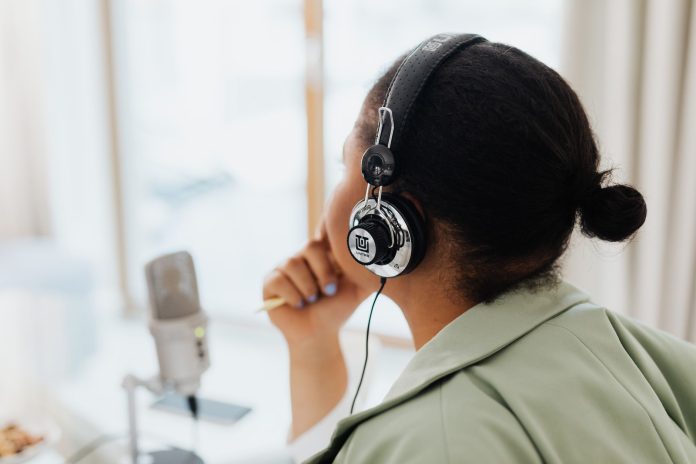 Kişisel Gelişim Yolculuğunda Rehberin: En İyi Podcastler Neler?