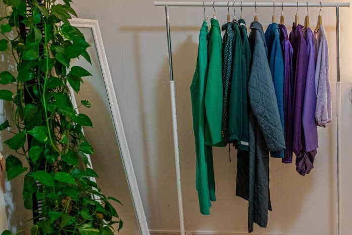 Sürdürülebilir Moda Rehberi: Gardırobunuzu Akıllı Seçimlerle Yenileyin