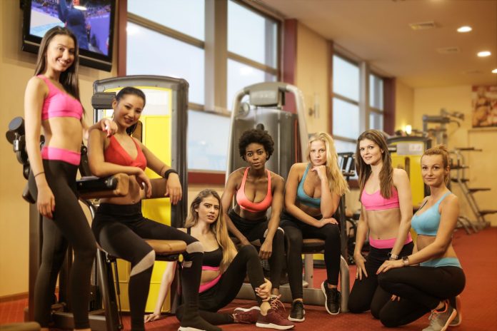 Evde Fitness: Kadınlar İçin Ekipmansız ve Etkili Egzersiz Programları