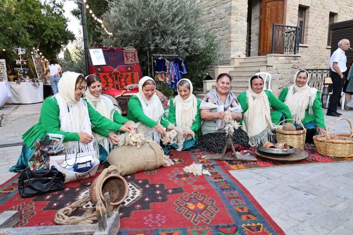 Kadınların Sanata Katılımı ve Yaratıcılığını Kutlamak: Kültürel Etkinlikler ve Sanatın Gücü