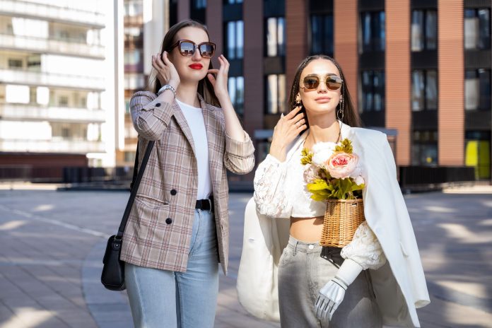 Moda Trendleri 2024: Gardırobunuzu Güncel Tutmanın Püf Noktaları ve Stil Önerileri