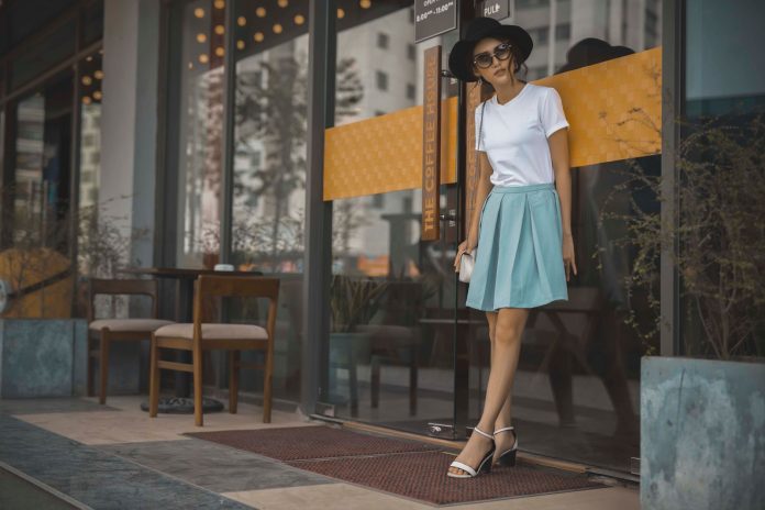 Moda Trendleri: Sezonun Öne Çıkan Parçaları ve Kombin Önerileri ile Stilinizi Yenileyin