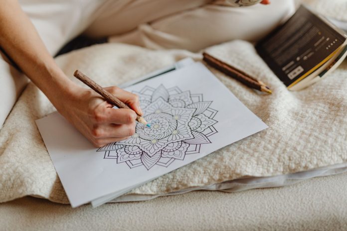 Sanat ve El Sanatları ile Stres Yönetimi: Yaratıcılığını Keşfet ve Rahatla
