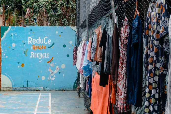 Moda ve Sürdürülebilirlik: Gardırobu Yenilemenin Çevre Dostu Yolları